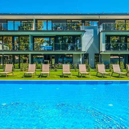 Apartment H55 *